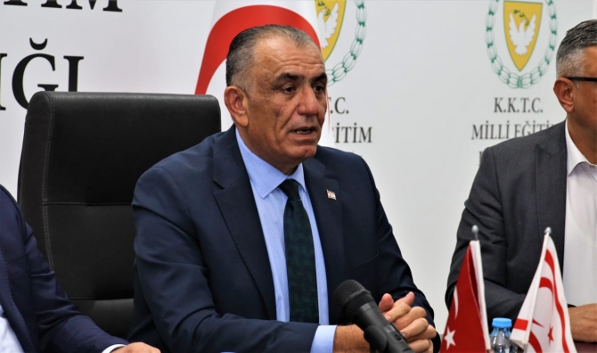 “Bir Okul da Sen yap Kampanyası” çerçevesinde Milli Eğitim Bakanlığı ile bazı belediyeler arasında protokol imzalandı