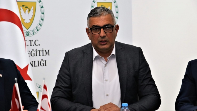 “Bir Okul da Sen yap Kampanyası” çerçevesinde Milli Eğitim Bakanlığı ile bazı belediyeler arasında protokol imzalandı