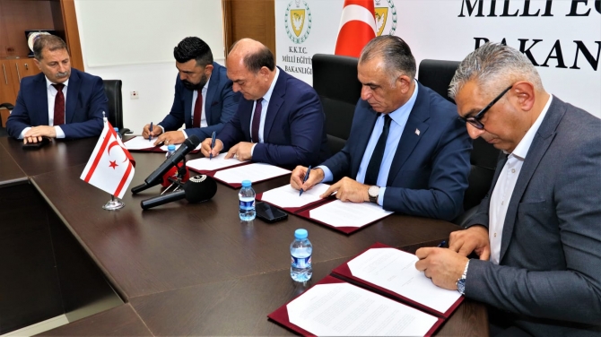 “Bir Okul da Sen yap Kampanyası” çerçevesinde Milli Eğitim Bakanlığı ile bazı belediyeler arasında protokol imzalandı