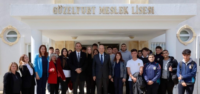 Cumhurbaşkanı Tatar, Güzelyurt Meslek Lisesi öğrencileriyle bir araya geldi:“KKTC Devleti, kendi evlatlarına sahip çıkmaya devam edecektir”