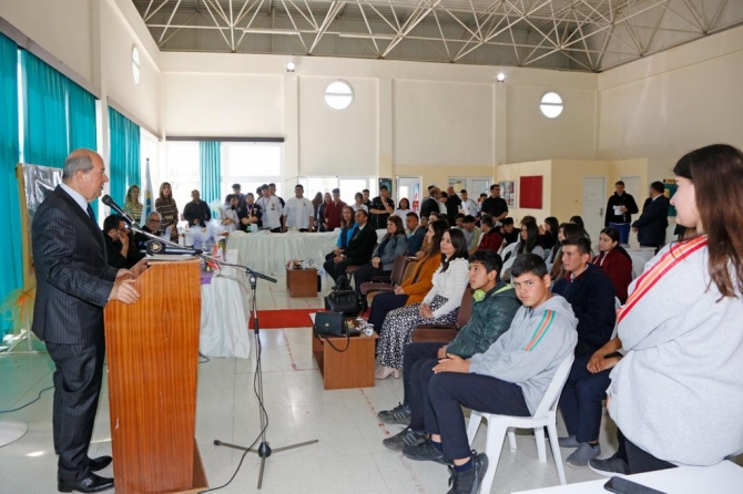 Cumhurbaşkanı Tatar, Güzelyurt Meslek Lisesi öğrencileriyle bir araya geldi:“KKTC Devleti, kendi evlatlarına sahip çıkmaya devam edecektir”