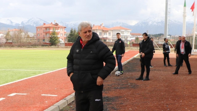 Depremzede teknik direktör sporla hayata tutunuyor