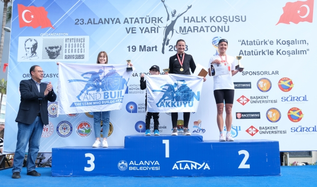 Alanya Atatürk Yarı Maratonu ve Halk Koşusu yapıldı